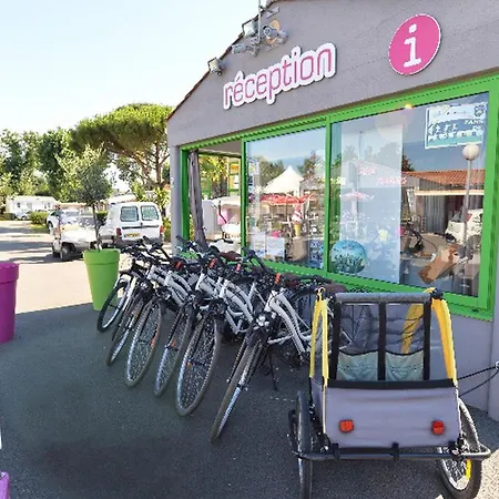 Mobil Avec Terrasse - 8 Pers. - Api-1-52-2811
